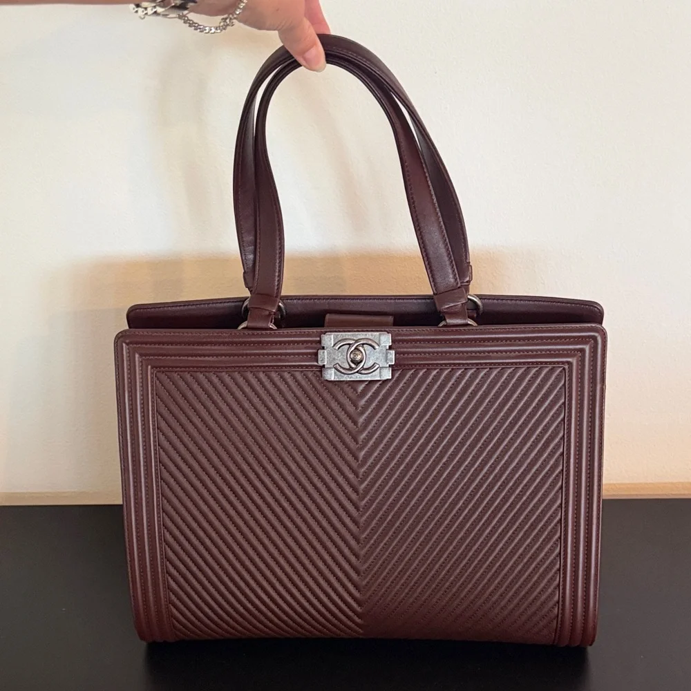 CHANEL Burgundy Large Chevron Tote - Picture 6 of 17